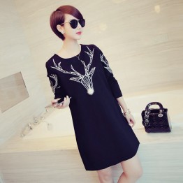 TE6833YYG Round neck pearls elk pattern pullover dress