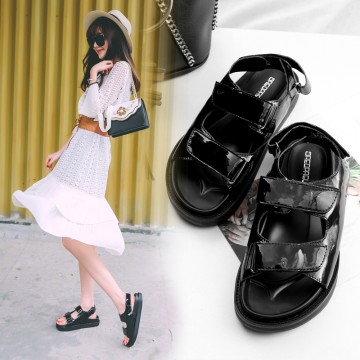 Sandals female 2017 summer new black shoes magic paste patent leather picnic with wild students leisure thick shoes