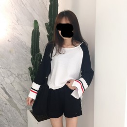 5233 chic open fork long sleeve Tee with bar buckle shorts
