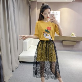 7173 print short sleeve t-shirt with high waist lace skirt