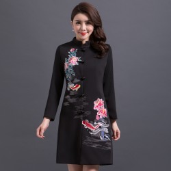 841 fashion mid-age loose embroidery coat 